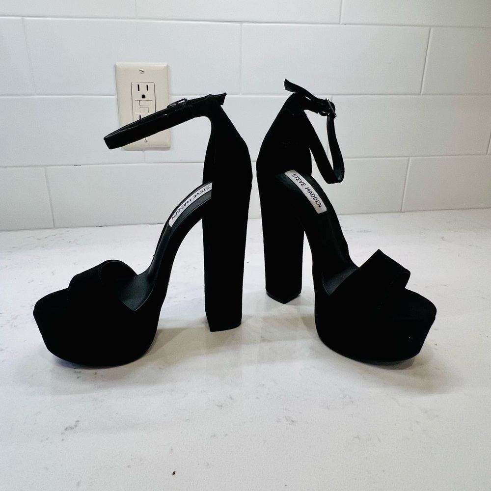 Never worn Steve Madden Gonzo Sz 5